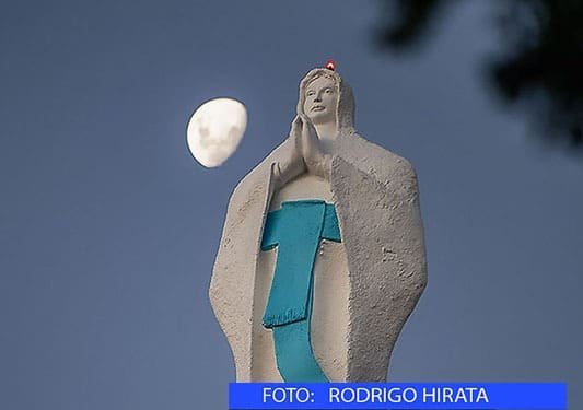 Escultura de Nossa Senhora de Lourdes